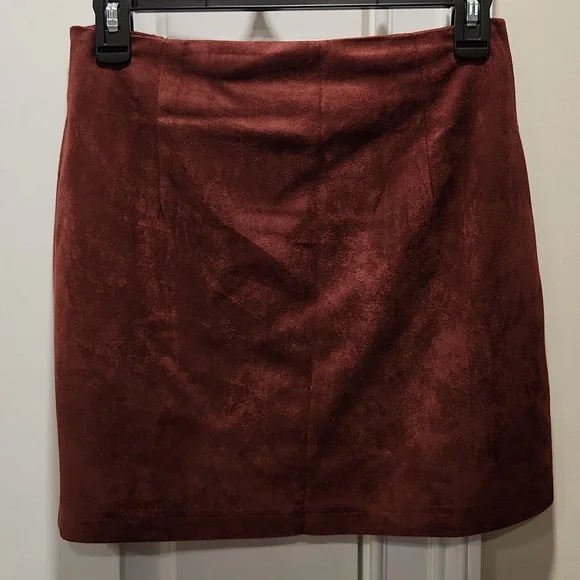Amazon Burgundy Mini Skirt with Gold Zippers - Picture 4 of 6